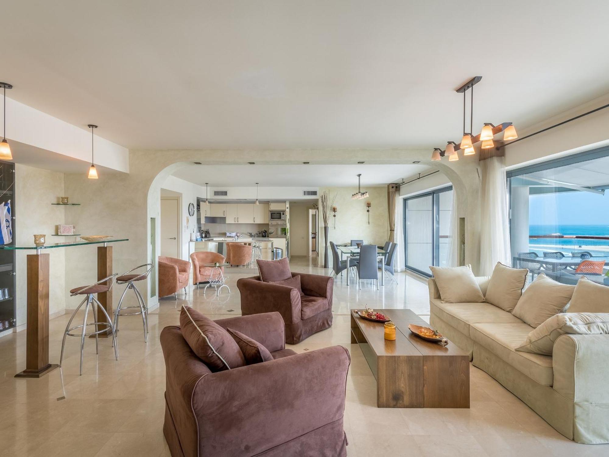 Front Of Beach Next Ritz Hotel - 3 Bedroom& 3 Bathroom Herzliya Room photo