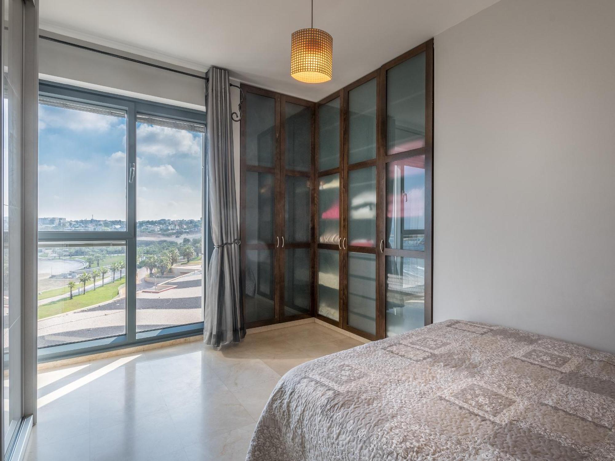Front Of Beach Next Ritz Hotel - 3 Bedroom& 3 Bathroom Herzliya Room photo